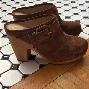 VERONICA BEARD brown suede clogs